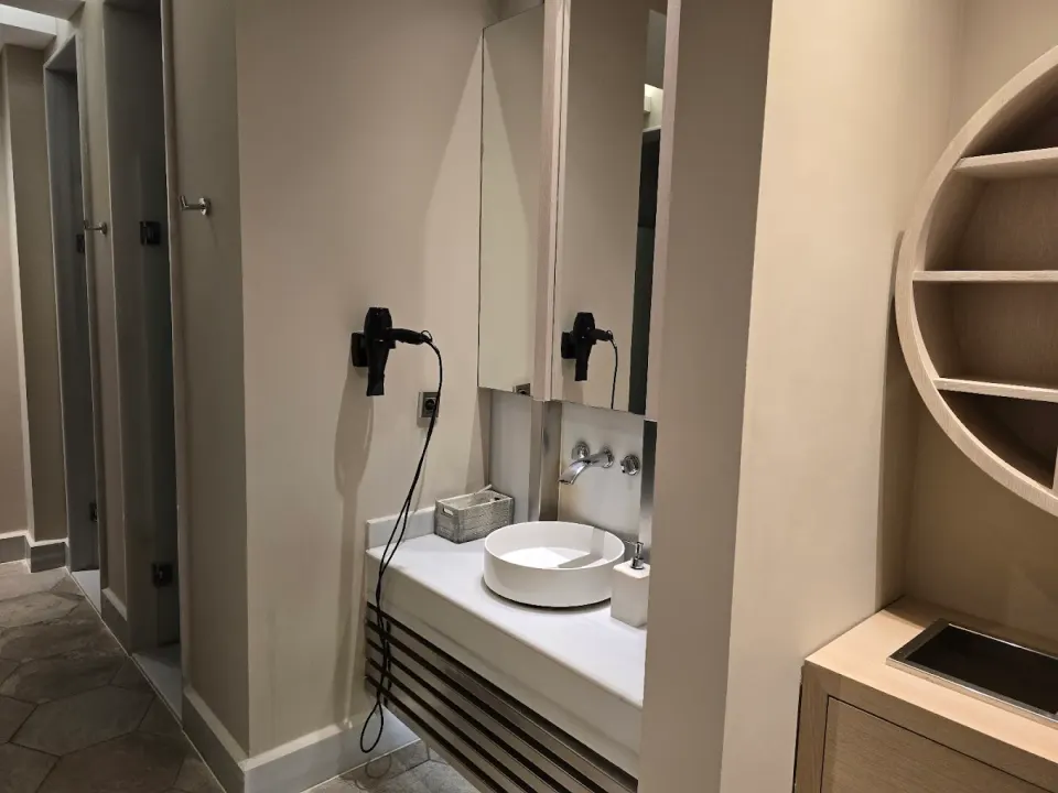 Otel Spa Lavabo Tezgâhı – Çanak Lavabo, Çıtalı Alt Panel